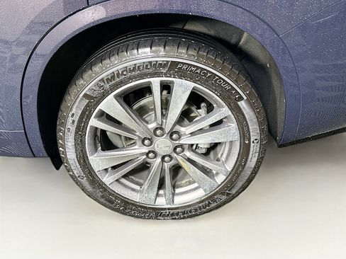 Used 2025 Cadillac XT6 Premium Luxury image 11