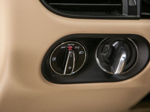 Certified 2024 Porsche Macan AWD/4WD image 26