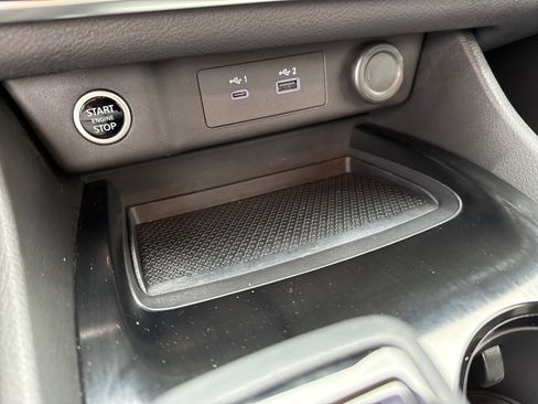 Used 2023 Nissan Rogue SV image 19