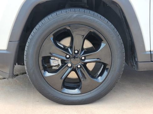 Used 2021 Jeep Compass Latitude w/ Sun and Sound Group FWD image 11