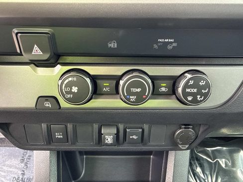 Used 2020 Toyota Tacoma SR5 RWD image 32