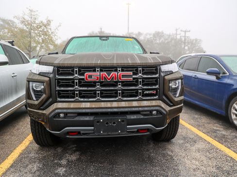 Used 2025 GMC Canyon AT4 w/ AT4 Premium Package image 4