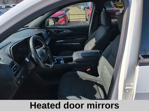 Used 2025 Chevrolet Traverse LT w/ Midnight/Sport Edition image 12