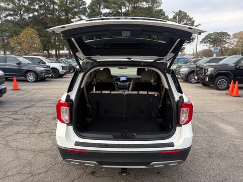 Used 2023 Ford Explorer XLT w/ Equipment Group 202A image 12