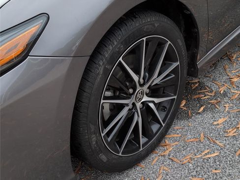 Used 2021 Toyota Camry SE image 30