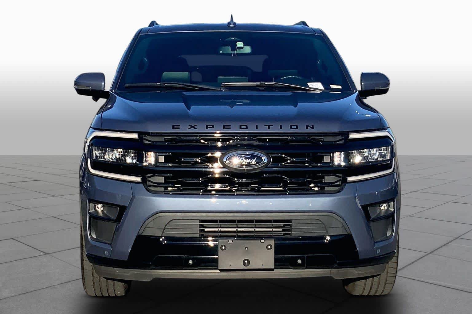 Used 2023 Ford Expedition Limited RWD image 4
