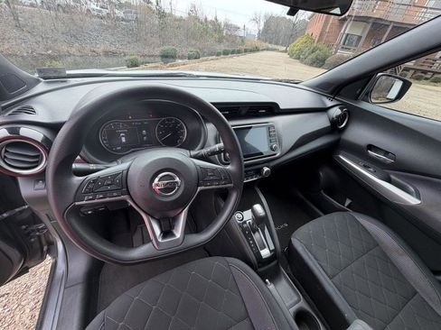 Used 2018 Nissan Kicks SV image 10