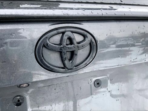 Used 2022 Toyota RAV4 XLE image 10