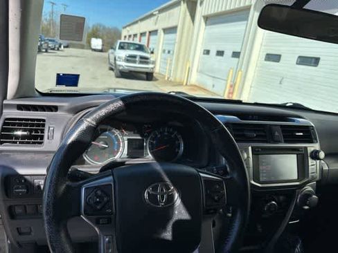 Used 2016 Toyota 4Runner SR5 image 6
