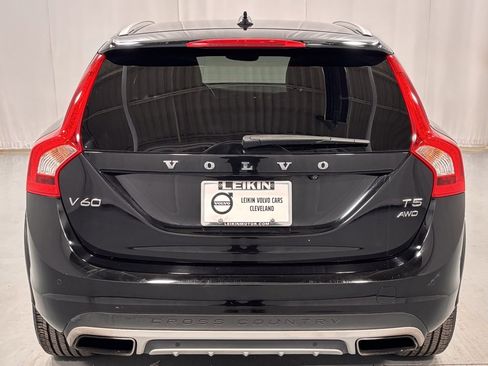 Used 2016 Volvo V60 T5 Cross Country w/ Convenience Package image 7