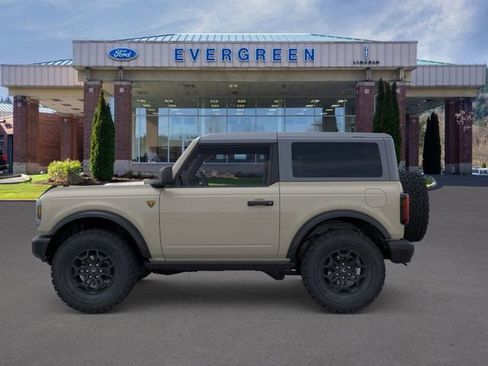 New 2026 Ford Bronco Badlands image 3