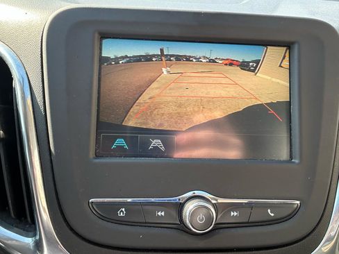 Used 2018 Chevrolet Equinox LT FWD image 23