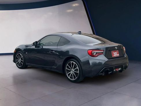 Used 2017 Toyota 86 RWD image 3