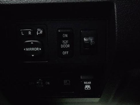 Used 2021 Toyota Tundra Platinum AWD/4WD image 31