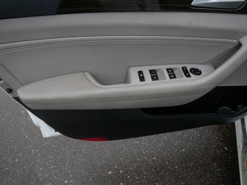 Used 2017 Hyundai Sonata Limited FWD image 21