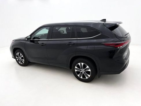 Used 2024 Toyota Highlander XLE image 10