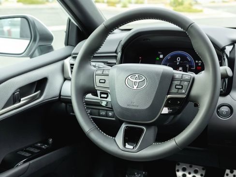 Used 2026 Toyota Camry SE image 27