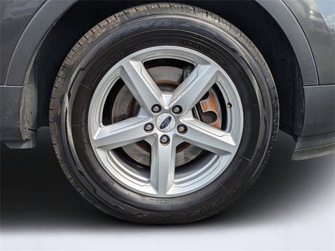 Used 2017 Ford Explorer XLT w/ Equipment Group 202A image 10