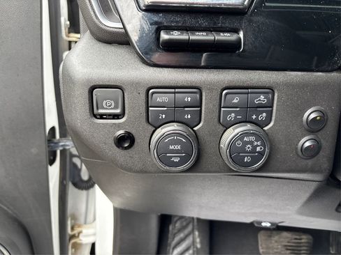 Used 2024 Chevrolet Silverado 2500 High Country w/ Technology Package AWD/4WD image 34