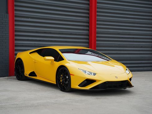 Used 2021 Lamborghini Huracan EVO image 9