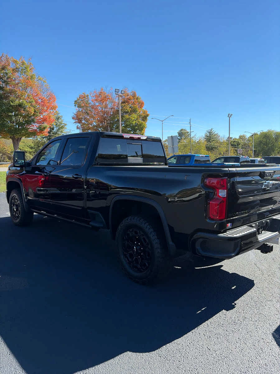 Used 2024 Chevrolet Silverado 2500 High Country w/ Midnight Edition AWD/4WD image 17
