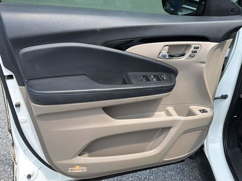Used 2019 Honda Pilot Touring image 18