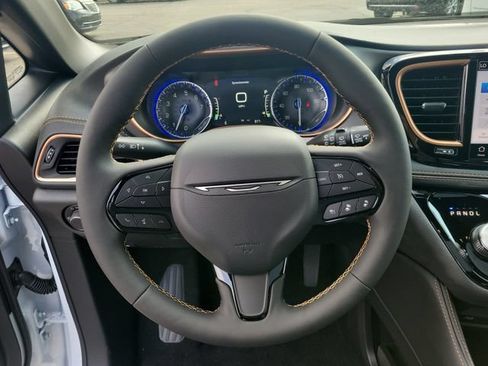 New 2027 Chrysler Pacifica Pinnacle w/ Theater Group AWD/4WD image 15