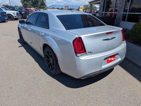Used 2019 Chrysler 300 Touring w/ Sport Appearance Package RWD image 3