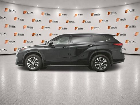 Used 2022 Toyota Highlander XLE AWD/4WD image 38