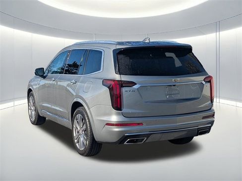 Used 2023 Cadillac XT6 Premium Luxury image 7