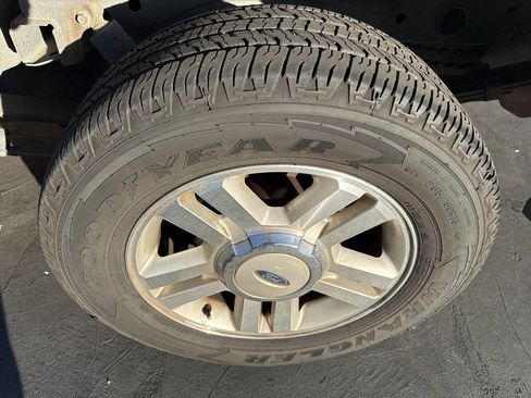 Used 2004 Ford F150 Lariat image 31