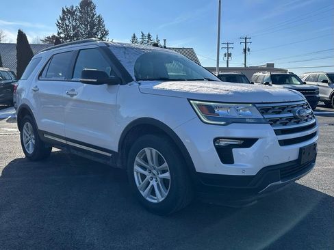 Used 2018 Ford Explorer XLT w/ Equipment Group 202A image 11