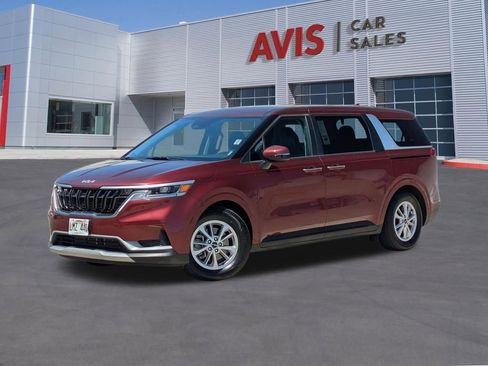 Used 2023 Kia Carnival LX FWD image 1