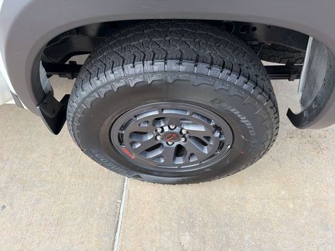 Used 2026 Nissan Frontier PRO-4X AWD/4WD image 9
