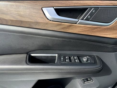 Used 2024 Volkswagen Atlas SE image 11