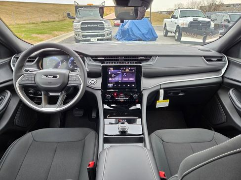 New 2025 Jeep Grand Cherokee Laredo X w/ Luxury Tech Group I image 14