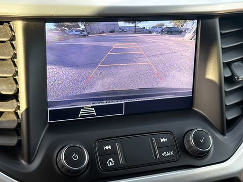 Used 2023 GMC Acadia SLE w/ Driver Convenience Package FWD image 27