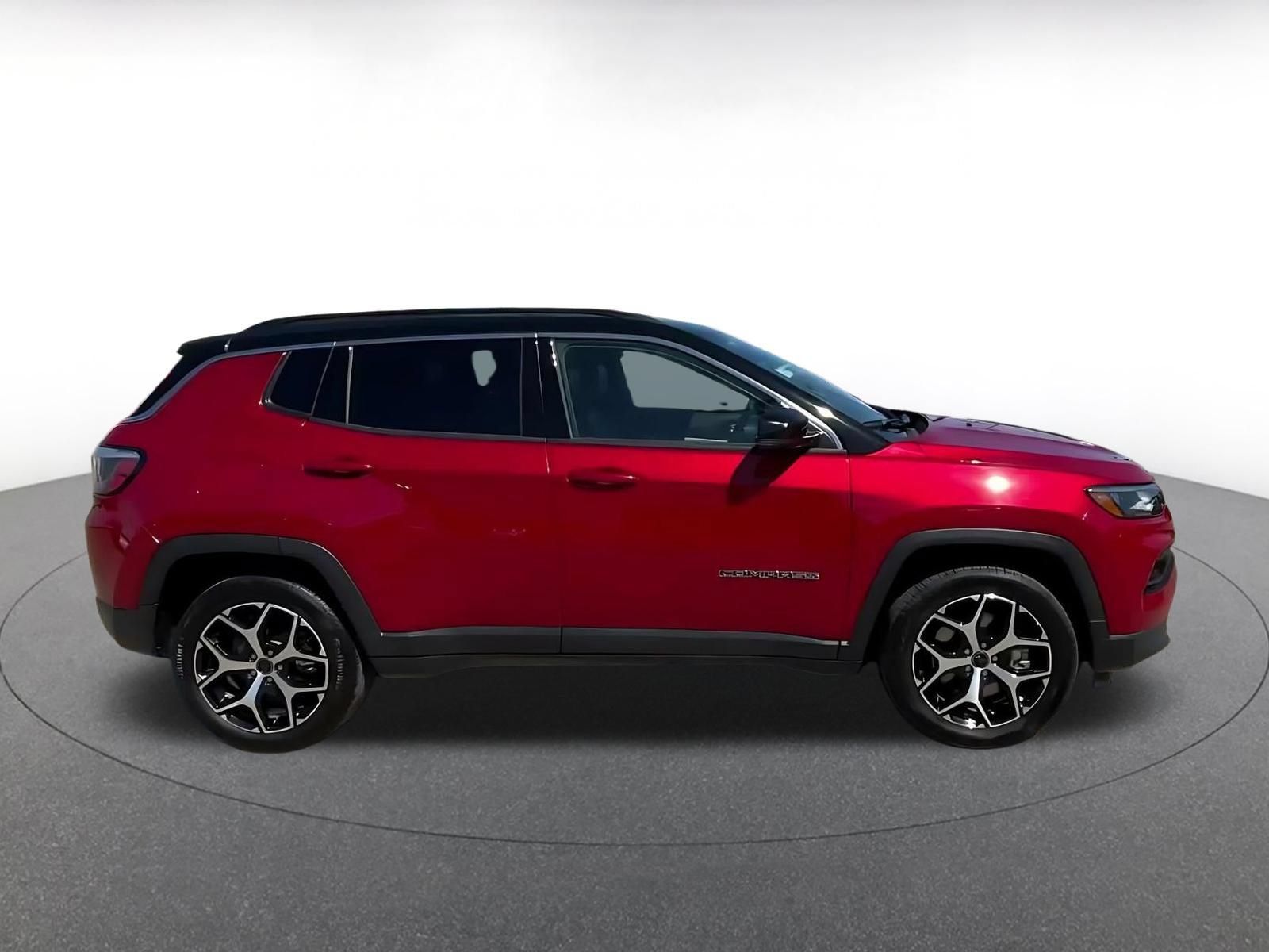 Used 2025 Jeep Compass Limited AWD/4WD image 15