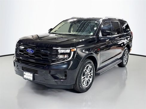 Used 2025 Ford Expedition Active image 1