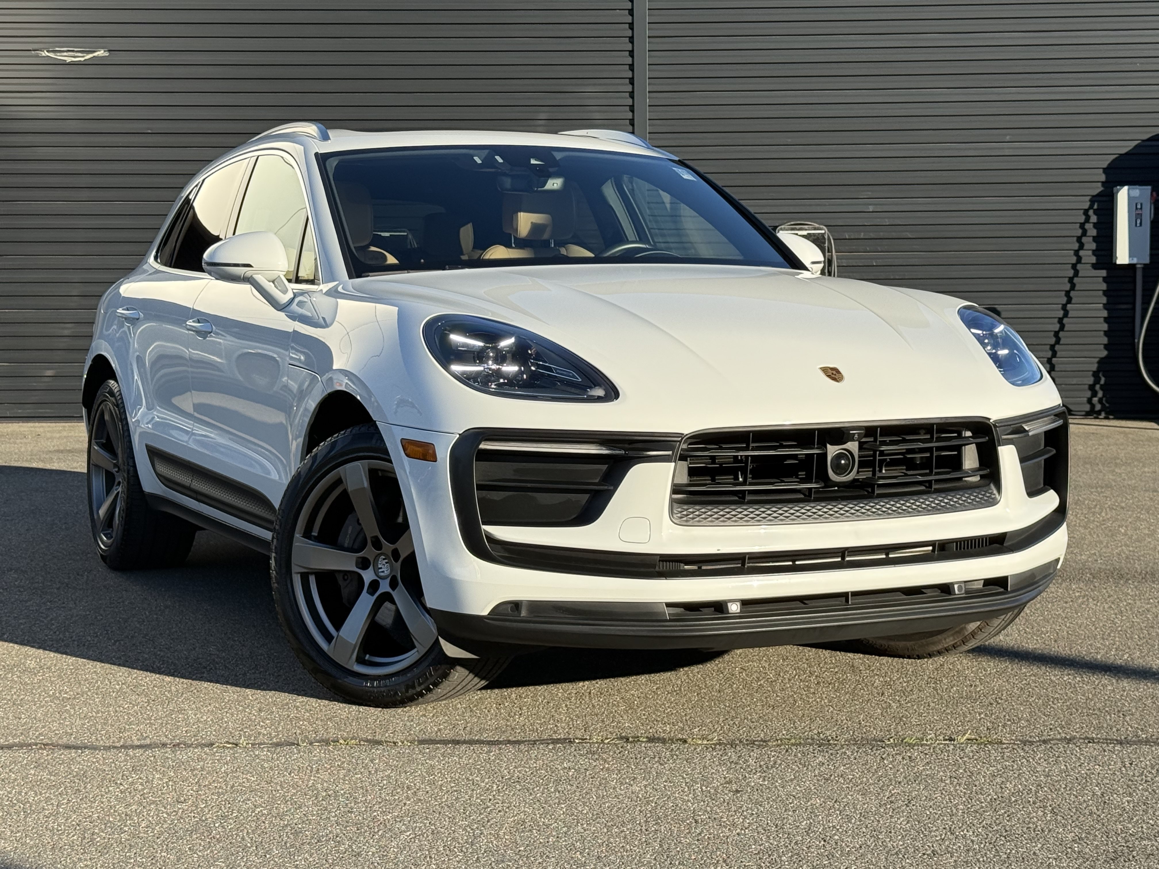 Certified 2023 Porsche Macan AWD/4WD image 12