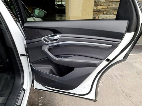 Used 2023 Audi e-tron Premium w/ Convenience Plus Package image 27