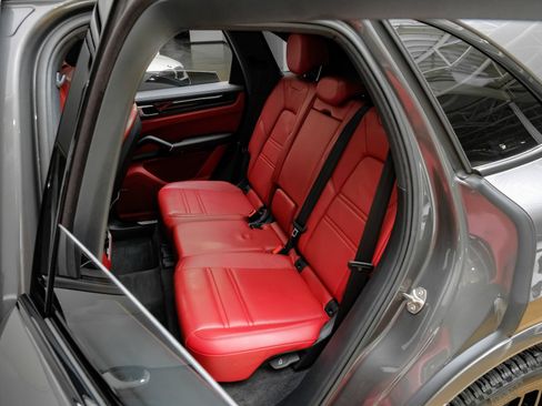 Used 2023 Porsche Cayenne Platinum Edition AWD/4WD image 41