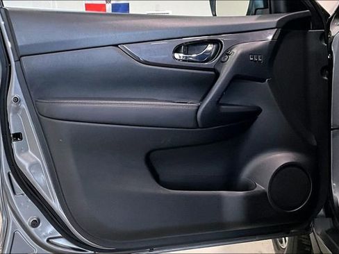 Used 2019 Nissan Rogue SV w/ Premium Package image 20