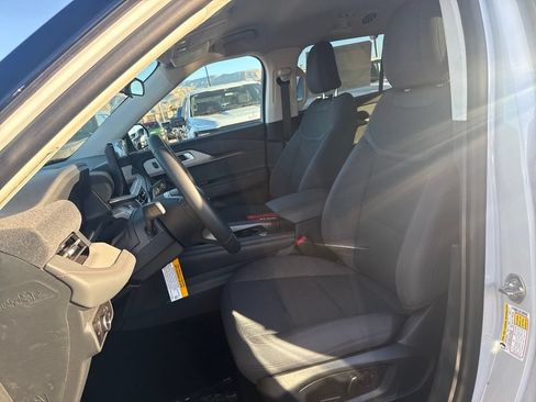New 2026 Ford Explorer Active RWD image 5