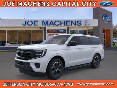 New 2026 Ford Expedition Active image 3