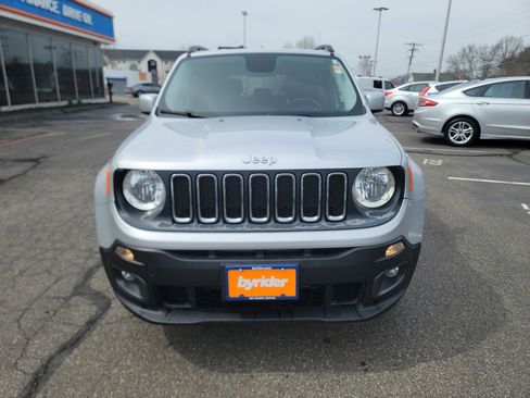 Used 2017 Jeep Renegade Latitude image 2