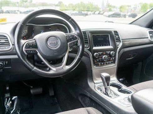 Used 2020 Jeep Grand Cherokee Laredo AWD/4WD image 13