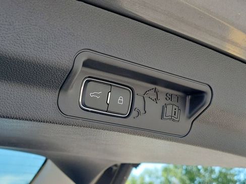 Used 2025 Ford Explorer Active AWD/4WD image 26