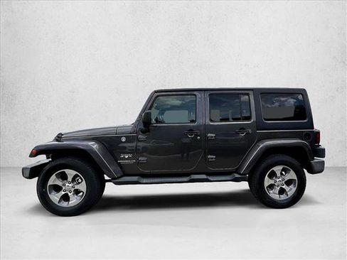 Used 2017 Jeep Wrangler Unlimited Sahara w/ Connectivity Group AWD/4WD image 6