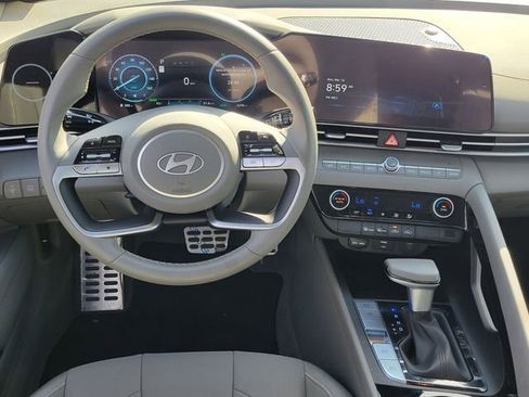 Certified 2025 Hyundai Elantra SEL FWD image 4
